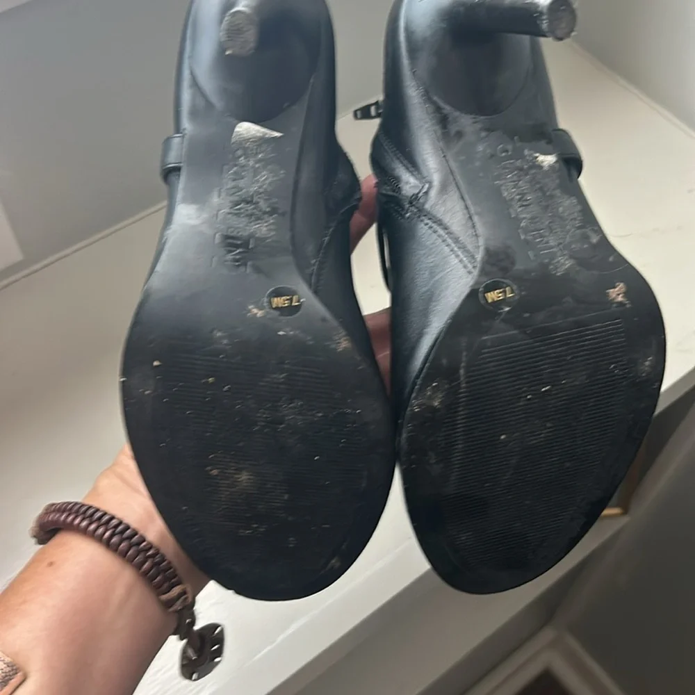 Cute Gianni Bini black boots with gold detailing size 7.5 - Picture 6 of 10